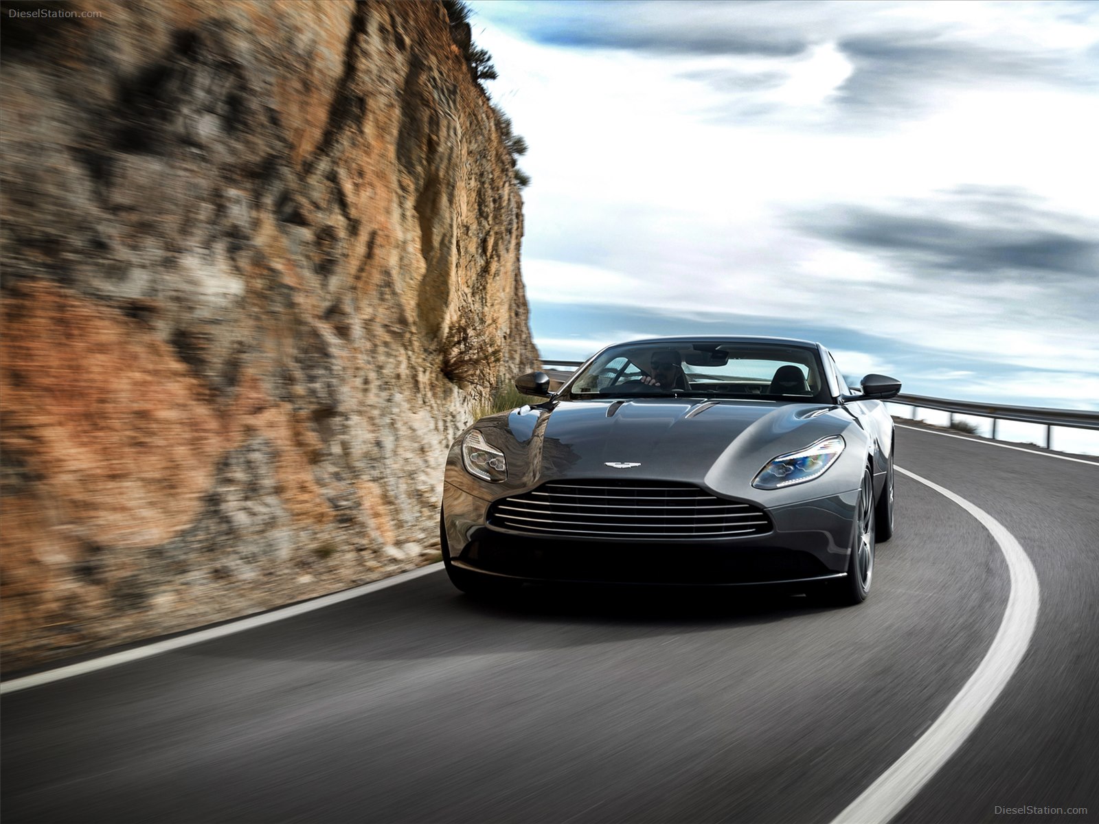 Aston Martin DB11 2017